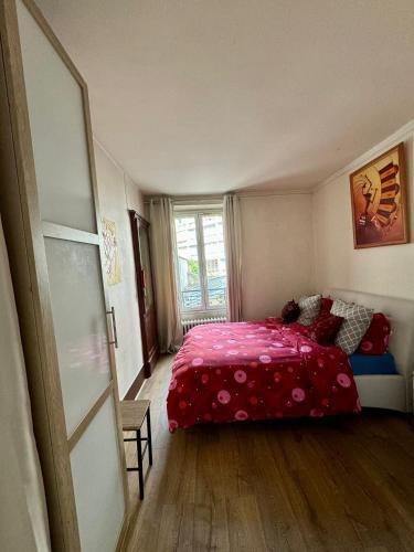 Paris - Appartement 50m2 - Tour Eiffel - Tap to explore photos