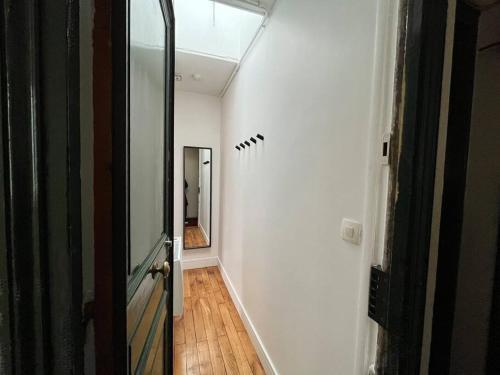 Central Typical Parisian Studio
