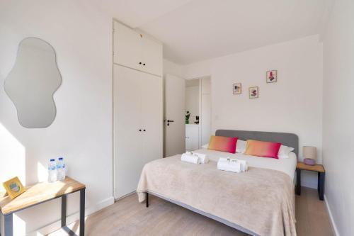 Amazing loft between Le Marais and Bastille - Tap to explore photos