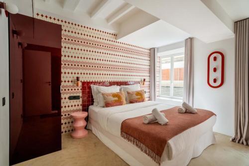 Les Halles - Luxurious & colorful 5BD for 16 guest Room Type - Apartment