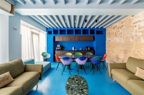 Les Halles - Luxurious & colorful 5BD for 16 guest - Tap to explore photos