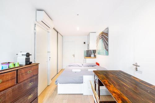 Charming stay in the 16th - Tap to explore photos
