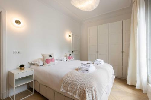 Charming flat - 2BD-6P - Eiffel Tower - Tap to explore photos
