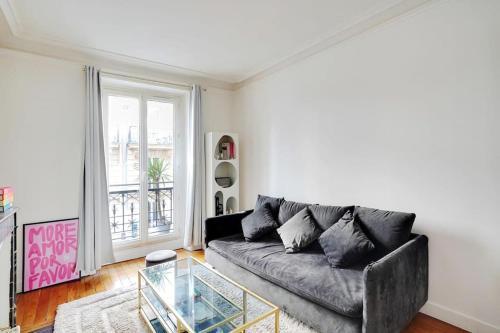 Appartement au centre de Paris tout équipé - Tap to explore photos