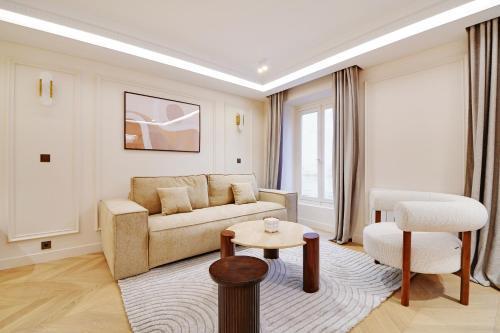 Pick A Flat's Apartments with Services in Opéra - Tap to explore photos