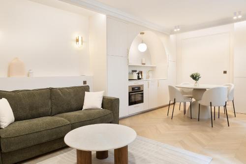 Pick A Flat's Apartments with Services in Opéra Room Type - One-Bedroom Apartment