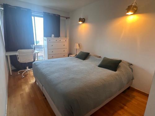 Appartement comfortable 19e - Tap to explore photos
