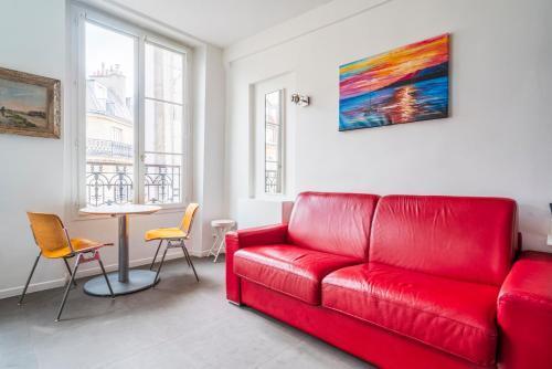 Louvre Innocent Apartment - Tap to explore photos