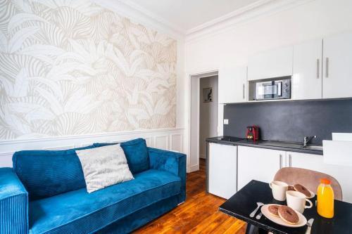 Blue 1 Bedroom #Montparnasse #Alésia - Tap to explore photos