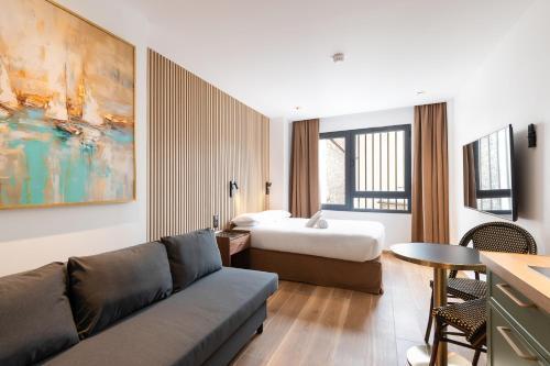 Les Suites HCR Room Type - Suite