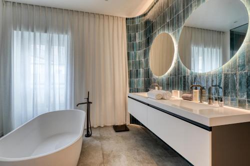 La Suite 31 - Tap to explore photos
