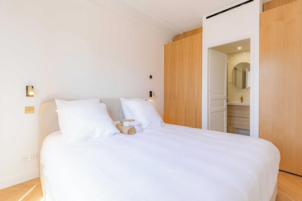 Magnificent Apartment - 3br/6p - Le Marais - Tap to explore photos
