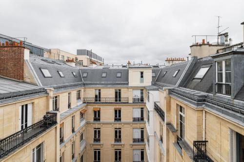 Brand New Luxury Flat in Champs Elysees - Triangle d'Or - Tap to explore photos