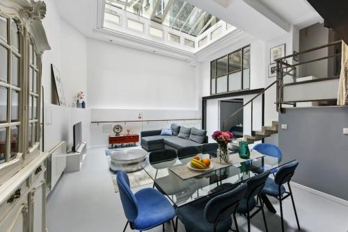 Montmartre Theater Loft - Tap to explore photos