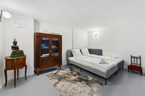 Montmartre Theater Loft - Tap to explore photos