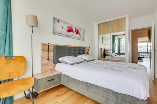 Paris luxury Apartment 75m2 with Eiffel Tower View, metro 1 min, parking - Tap to explore photos