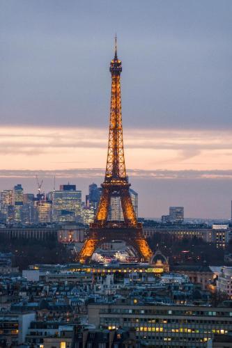Paris luxury Apartment 75m2 with Eiffel Tower View, metro 1 min, parking