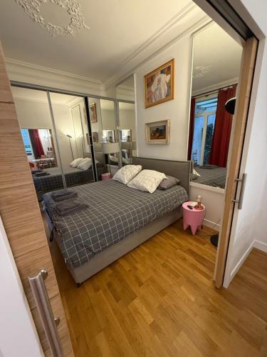 2 Bedroom with Spacious Terrace minutes from Champs Elysées - Tap to explore photos