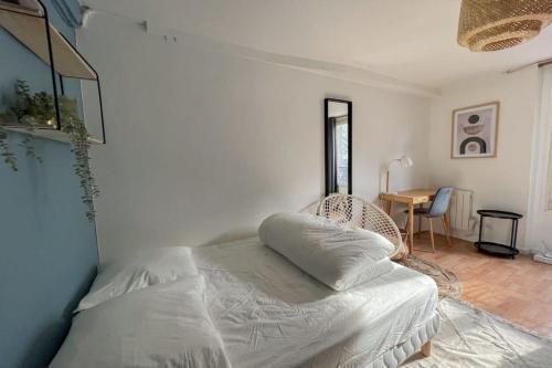 Flexliving - Studio - St Antoine - Tap to explore photos