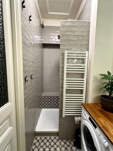 Apartment near Eiffel Tower Olympic games tickets - Tap to explore photos