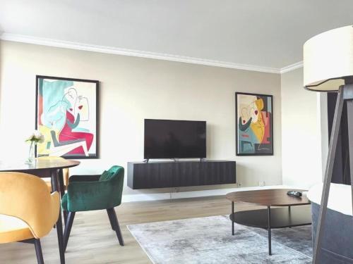 large apartment,view & terrace Paris - Tap to explore photos