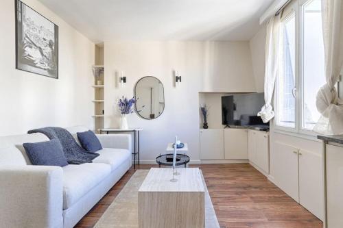 Daumesnil Nation Charming Lovely Studio - Tap to explore photos