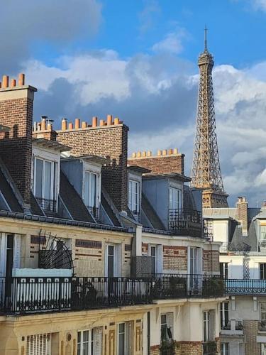 Elegant Eiffel tower view flat