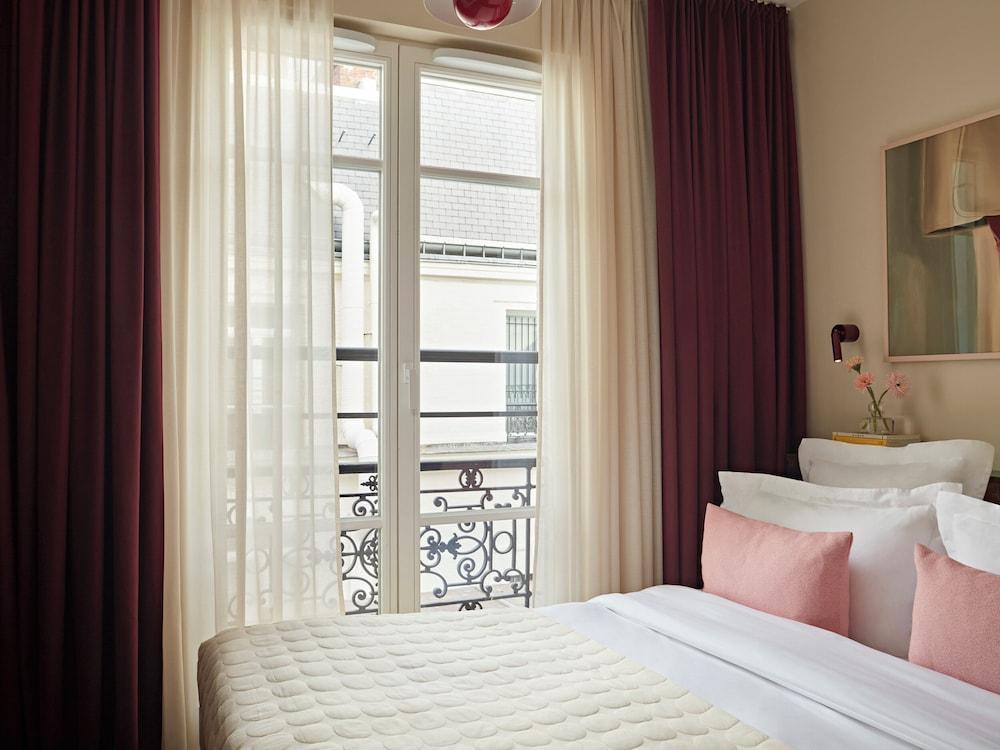 Numa Paris Champs-Élysées Room Type - Standard Room