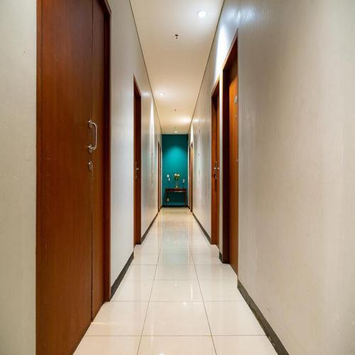 RedDoorz Plus at Blue Pacific Blok M - Tap to explore photos