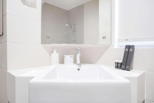 Nice and Comfort 2BR at Pejaten Park Apartment By Travelio - Tap to explore photos