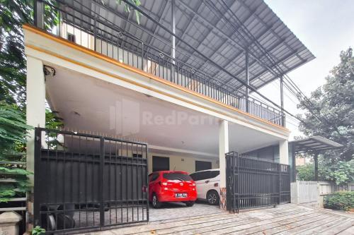 Joy Homestay At Pulomas RedPartner - Tap to explore photos