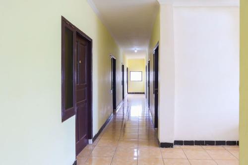 OYO Life 2590 Kost Assirot
