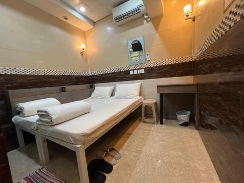 168 Youth Hostel Room Type - Twin Room