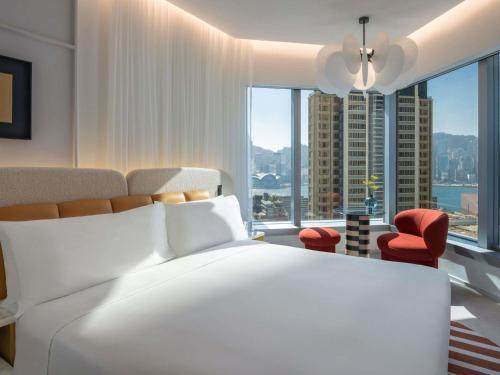 Mondrian Hong Kong Room Type - Signature Skyline King Room