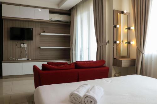 Big Spacious Studio at Sky Terrace Apartment By Travelio