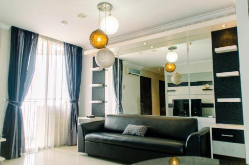 Comfy and Relax 2BR at Mangga Dua Apartment By Travelio - Tap to explore photos