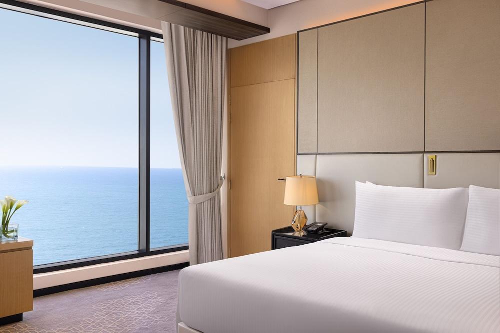 Amari Colombo Sri Lanka Room Type - Club Deluxe Ocean View King