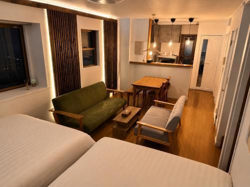 Sleeps 12, 13min to Tokyo Station, 80 sqm Apartment, 6 Double Beds, Separate Sleeping Areas - Tap to explore photos