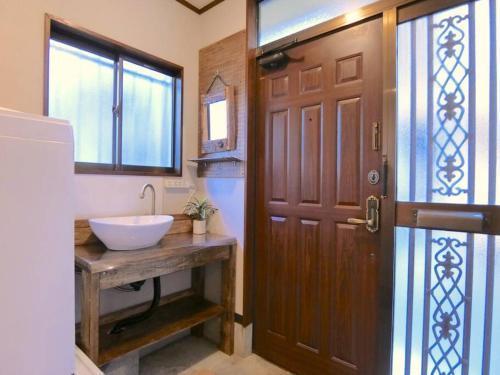 【Hotel Futaba HeightsC】good access, up to 5 guests - Tap to explore photos