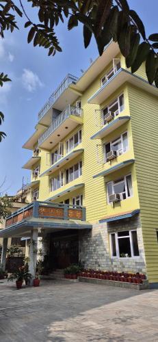 Hotel Sherwi Hyul - Tap to explore photos