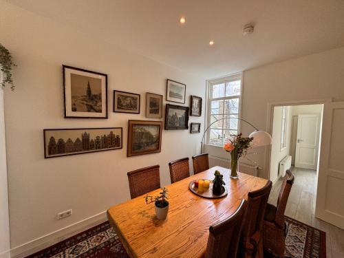 House with 2 private independent studio's 120 m2 CENTRAL AMSTERDAM - Tap to explore photos