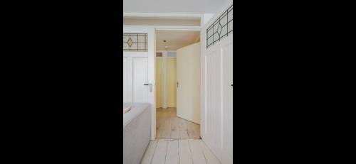 Private 3 bedroom apartment - HomeStay Properties Amsterdam - Tap to explore photos