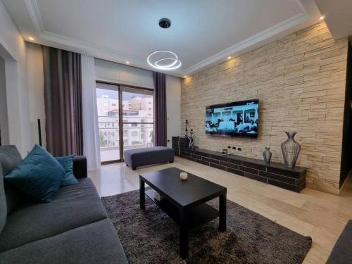 Deir Ghbar 3 rooms apart - Tap to explore photos