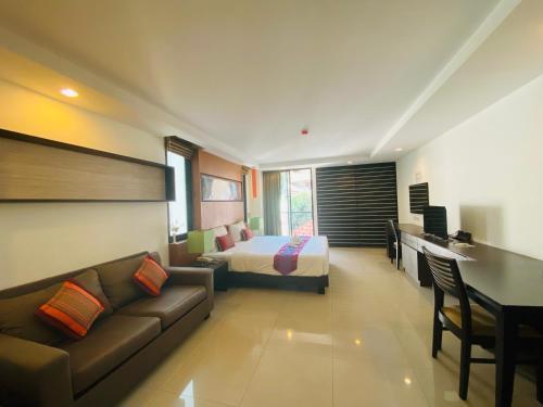 Tycoon Suite by Goad Avadhess Hospitality 1km Walking Street Pattaya Beach - Tap to explore photos