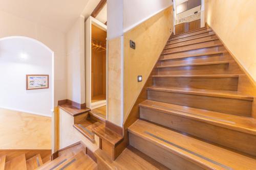 AC21 - Panoramic Studio - Tap to explore photos