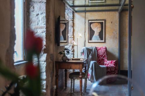 Amazing & Romantic *Loft Testaccio Aventino* - Tap to explore photos