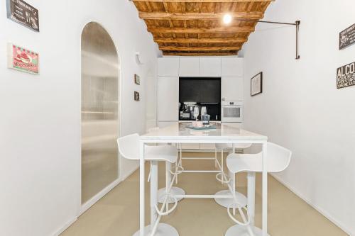 4bnb - Luxury Navona Apartment - Tap to explore photos