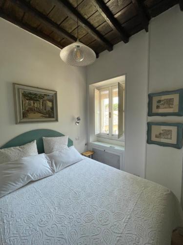 Al campanile Trastevere apartment - Tap to explore photos