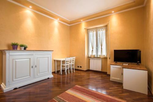 A poche fermate dal centro - Design home - Tap to explore photos