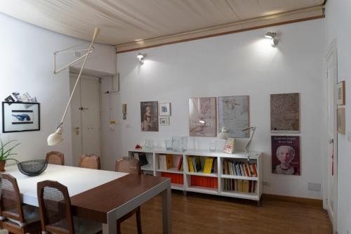 Gallery Apartment, Near The Vatican - Tap to explore photos